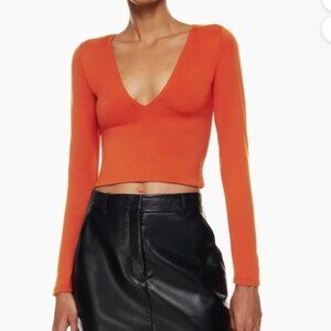 Aritzia Babaton v neck crop top. Contour v-neck in flambeau red